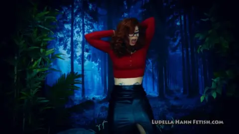 The Librarians GIANTESS Transformation