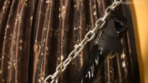 Julia Faire: Legata in Lattice Nero | Arte BDSM