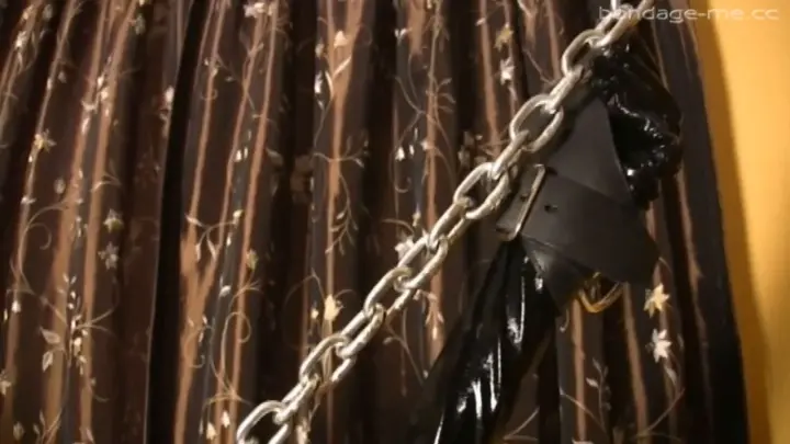 Julia Faire: Vastgebonden in Zwart Latex | BDSM Kunst